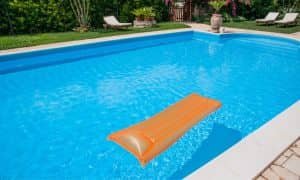 Chlorine vs. Saltwater Pools: Which Is Better for Your Home?